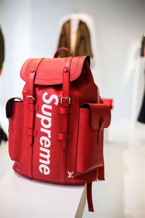 supreme louis vuitton bag fake|cartera Louis Vuitton supreme original.